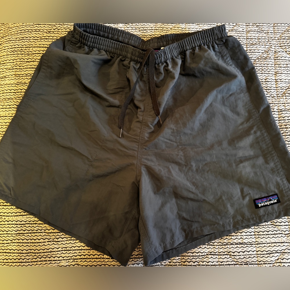 PATAGONIA MENS SWIM TRUNKS - size small